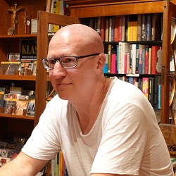 Volker Jarck bei der Autorenlesung in der Buchh. Schaumburg